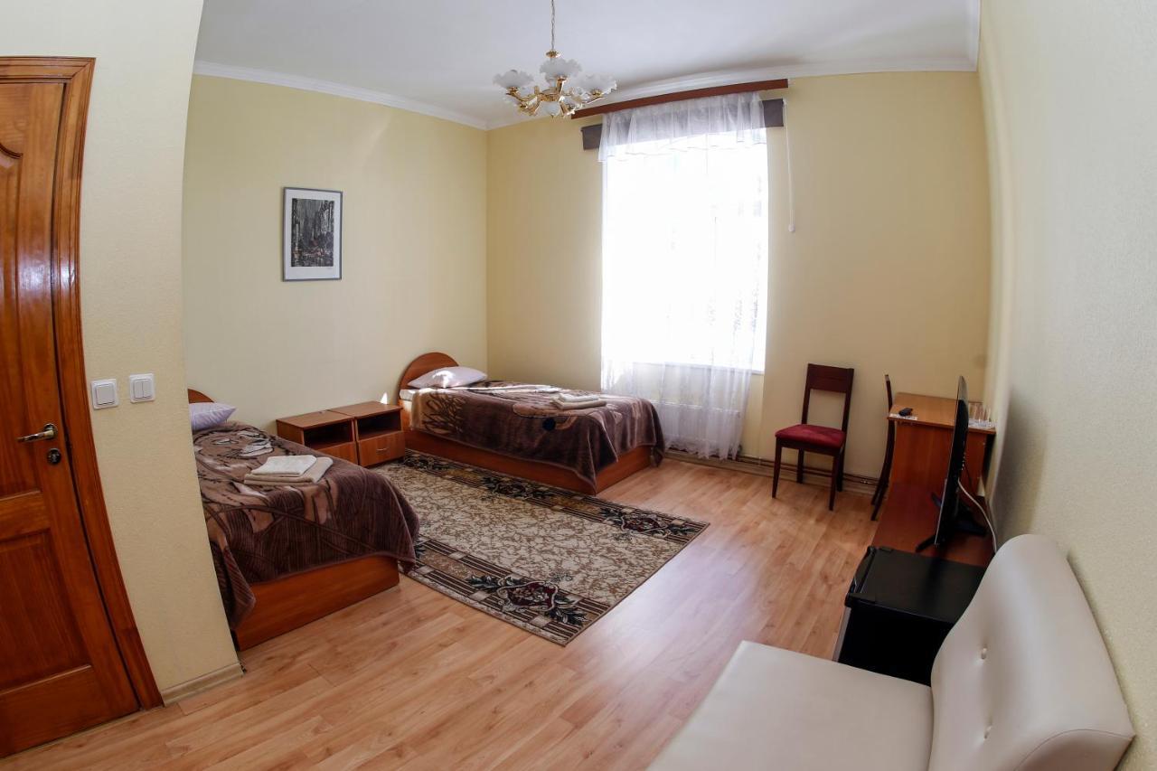 Lucia Hotel